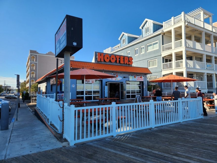 Hooters
