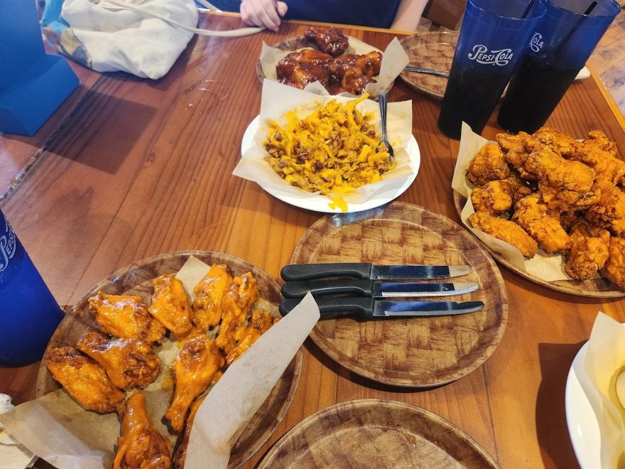 Hooters