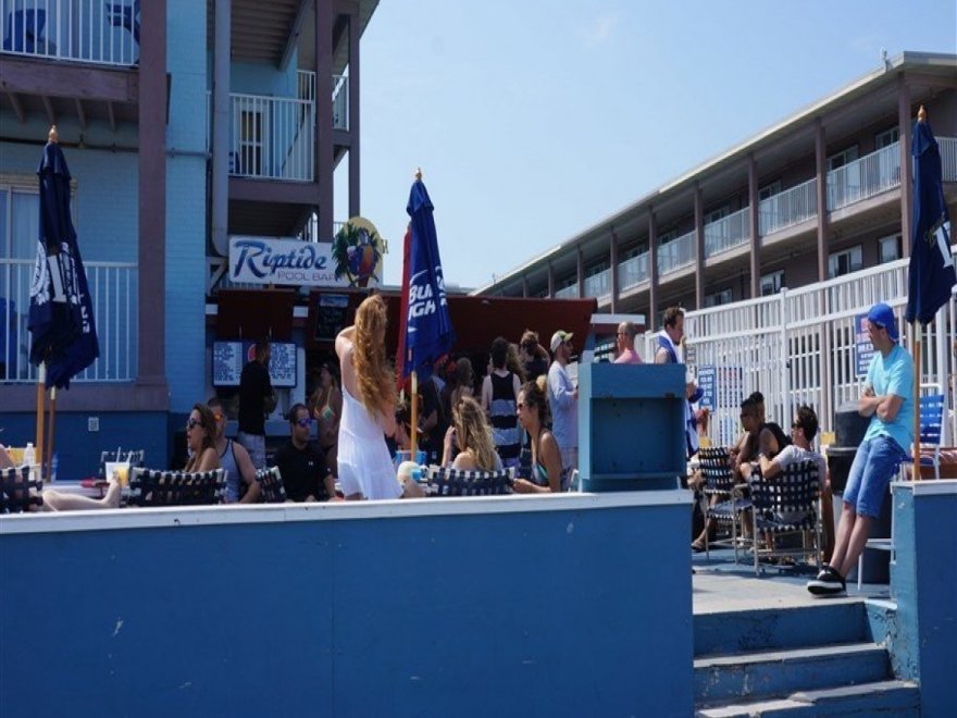 Riptide Bar