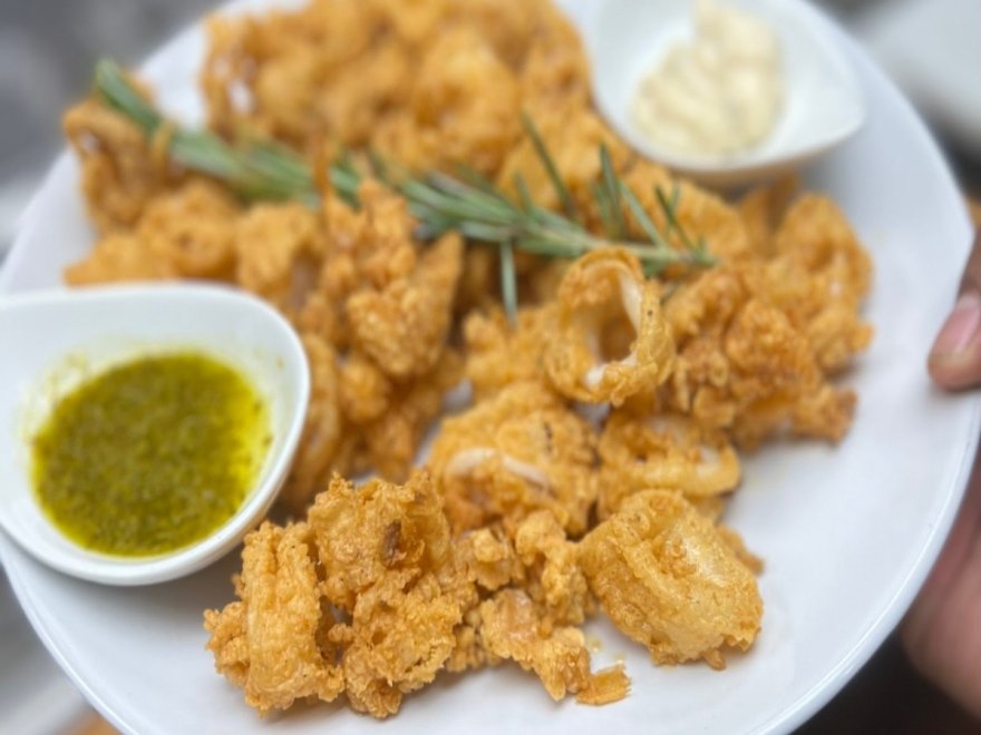 Waves Bar & Grill